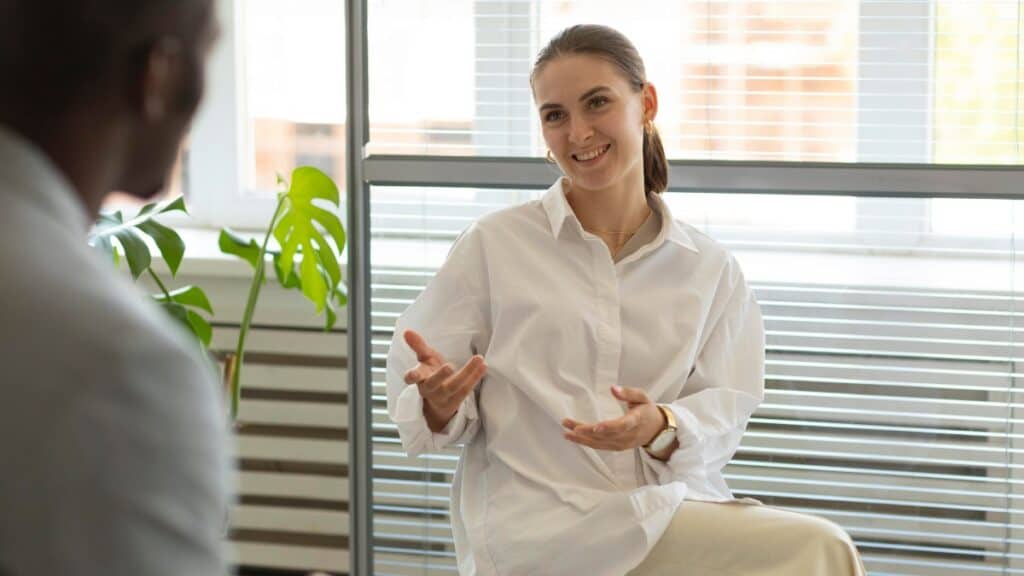 A woman enjoys a php program during hydrocodone rehab in New Jersey