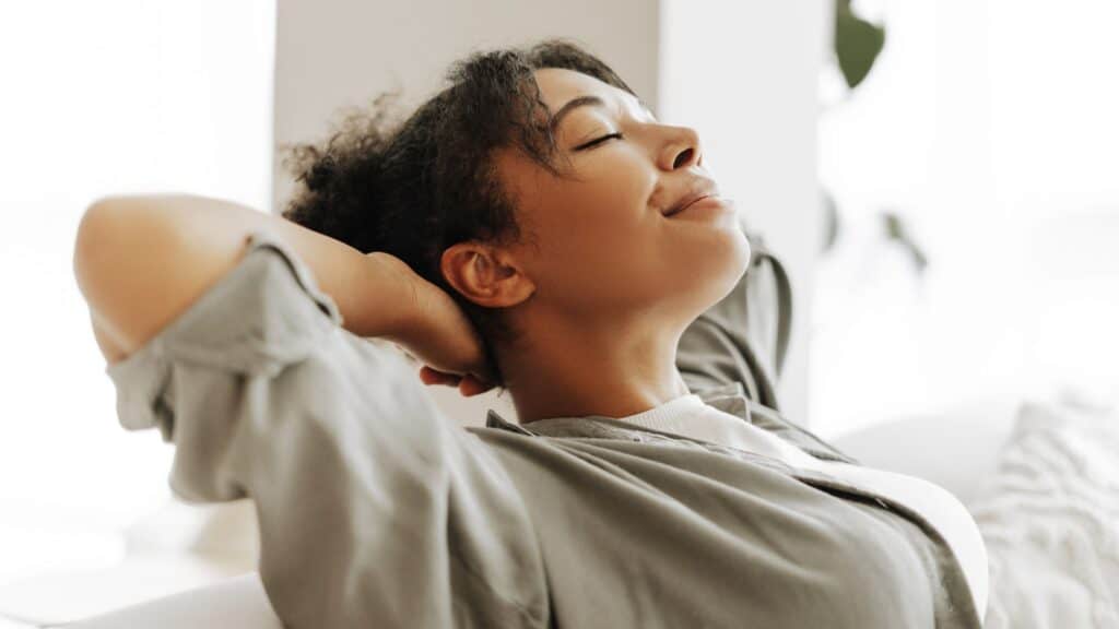 A woman experiences strength and progress through the 5 stages of mental health recovery.