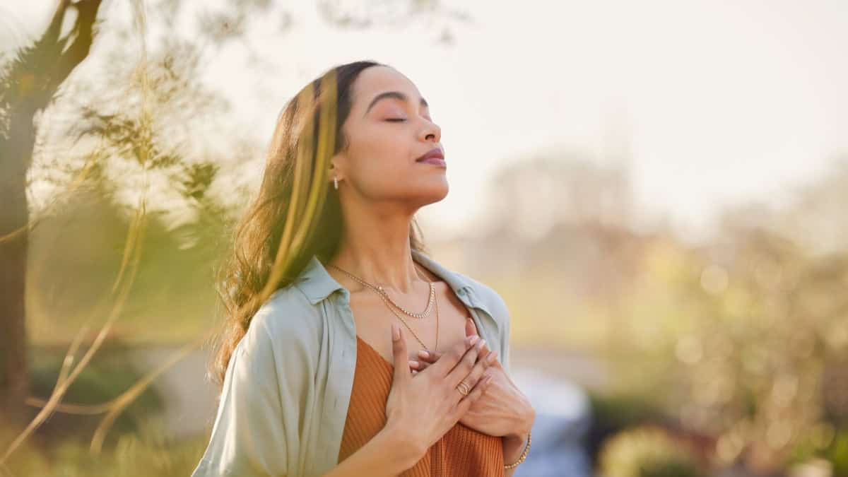 A woman heals while meditating and focusing on her sacral chakra